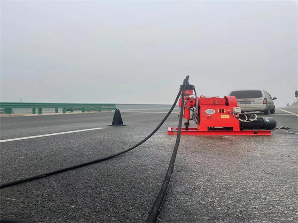 石渠马路路基路面开裂下沉注浆加固灌浆