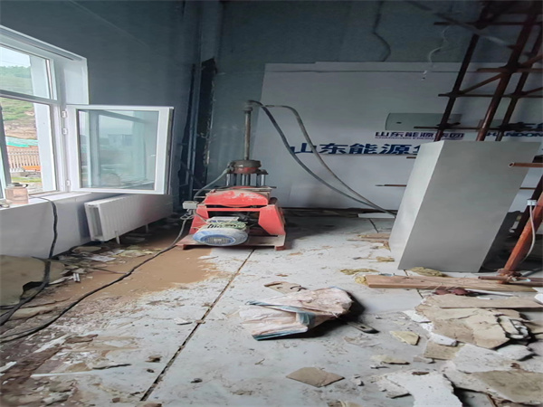 石渠地基基础下沉墙体裂缝加固注浆顶升施工